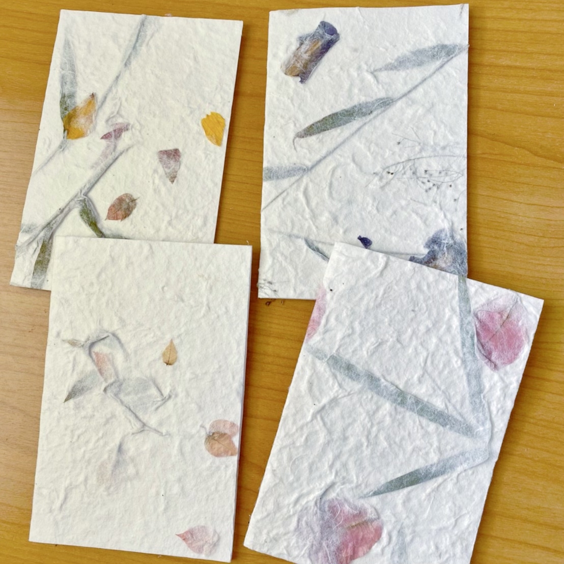  Greeting card mulberry paper with flowers การ์ดกระดาษสาแต่งดอกไม้ 12x17cm