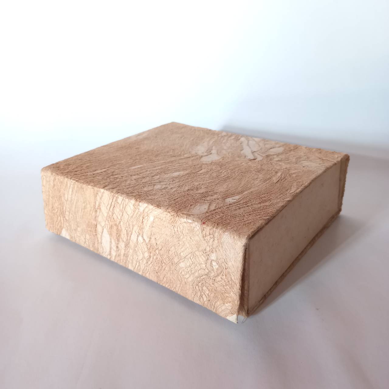 Mulberry paper box with bark fiber กล่องกระดาษสาแต่งเยื่อสาน้ำตาล