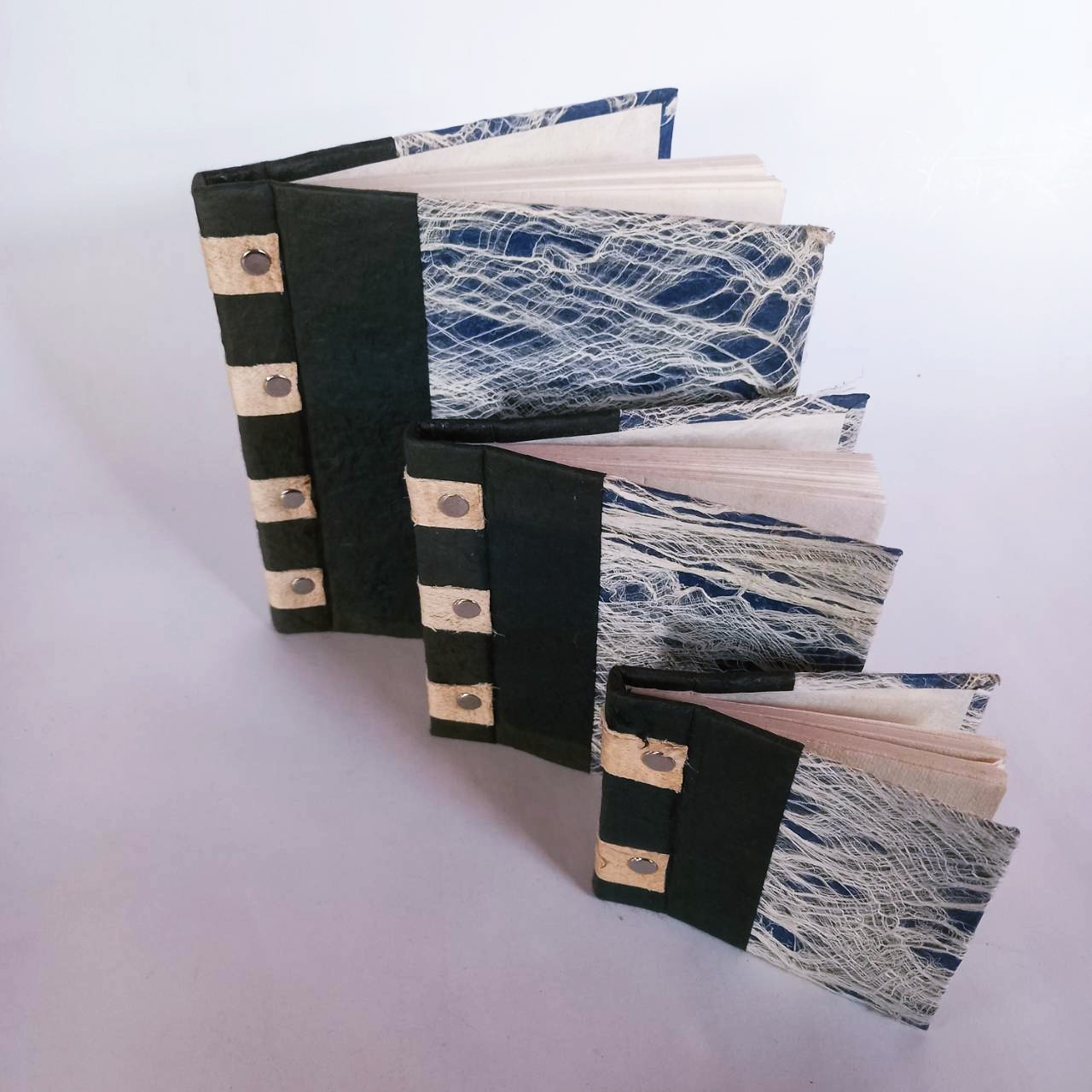 Mulberry paper notebook with bark fiber, handmade paper inside สมุดโน้ตกระดาษสาแต่งเส้นสา