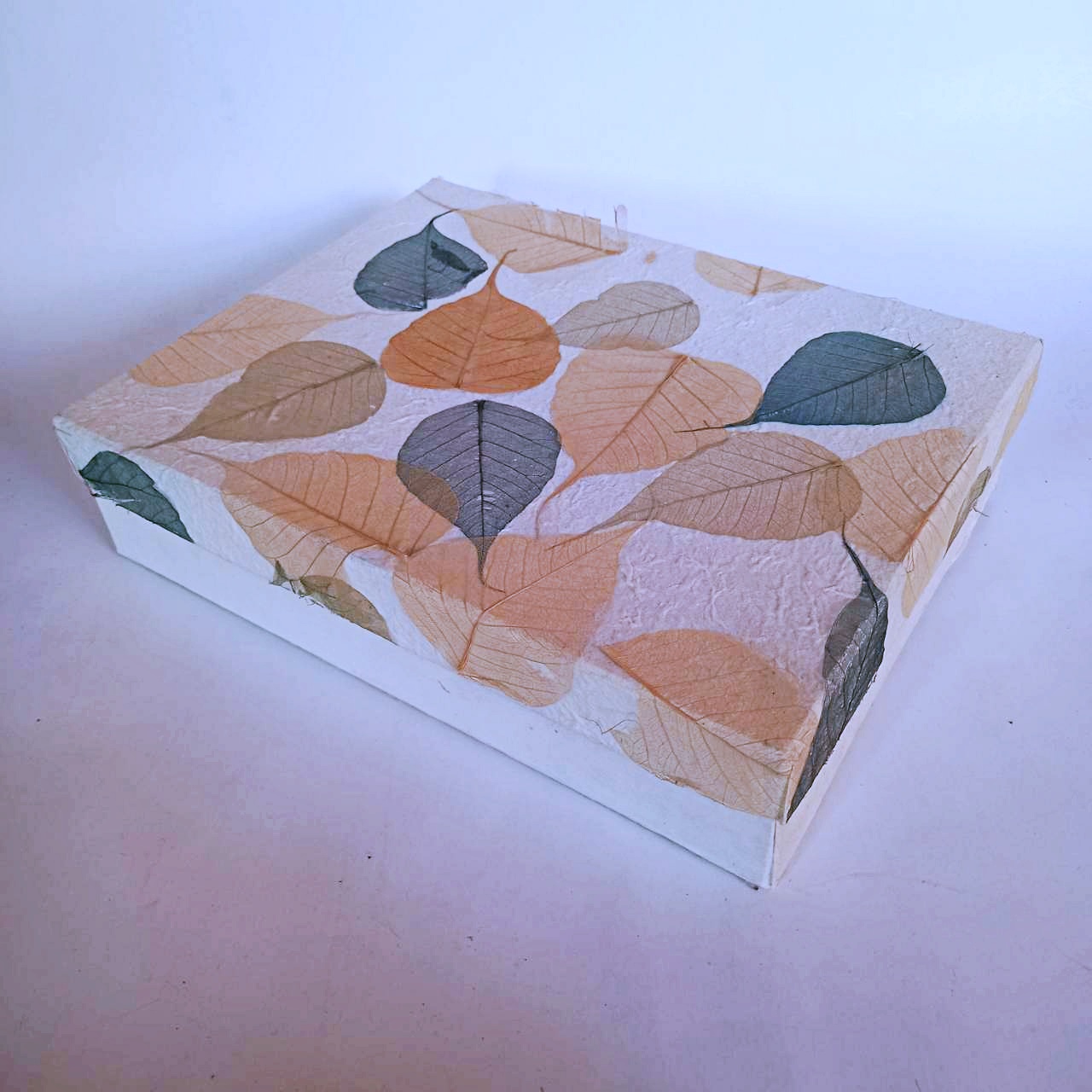 Mulberry paper box with bodhi leaves, กล่องกระดาษสาแต่งใบโพธิ์